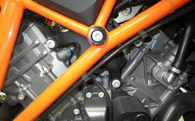 KTM 1290 SUPER DUKE R 2014 V3940