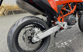 KTM 690 SMC R 2024 LSV40