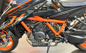 KTM 1290 SUPER DUKE R 2023 V3940