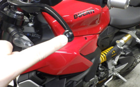 DUCATI STREETFIGHTER V2 2022