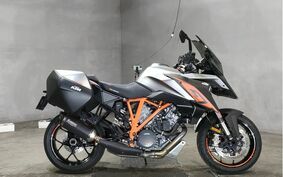 KTM 1290 SUPER DUKE GT 2018 V69