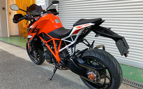 KTM 1290 SUPER DUKE R 2016 V3940