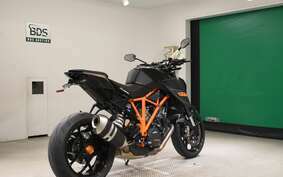 KTM 1290 SUPER DUKE R 2016 V3940