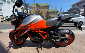 KTM 1290 SUPER DUKE R 2023 V3940