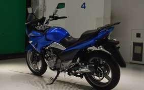 SUZUKI GSR250S