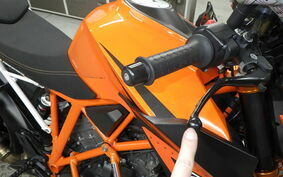 KTM 1290 SUPER DUKE R 2016 V3940