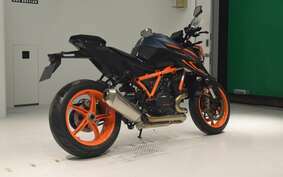 KTM 1290 SUPER DUKE R 2023 V3940