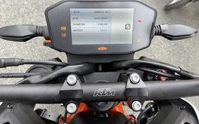 KTM 890 DUKE R 2023 TU940