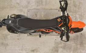 KTM 690 SMC R 2023 LSV40