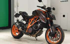 KTM 1290 SUPER DUKE R 2014 V3940