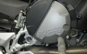 DUCATI STREETFIGHTER V2 2022