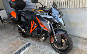 KTM 1290 SUPER DUKE GT 2016 V6940