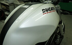 DUCATI MONSTER 696 2010