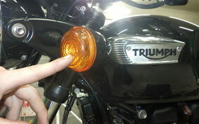 TRIUMPH BONNEVILLE T100 2023