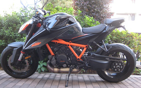 KTM 1290 SUPER DUKE R 2021 V3940