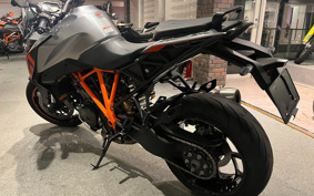 KTM 1290 SUPER DUKE GT 2017 V6940