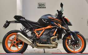 KTM 1290 SUPER DUKE R 2023 V3940