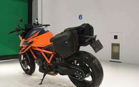 KTM 1290 SUPER DUKE R 2021