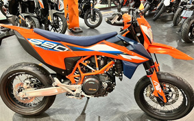 KTM 690 SMC R 2024 LSV40