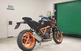 KTM 1290 SUPER DUKE R 2022 V3940