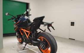 KTM 1290 SUPER DUKE R 2022 V3940