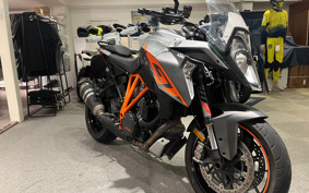 KTM 1290 SUPER DUKE GT 2017 V6940