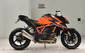 KTM 1290 SUPER DUKE R 2022