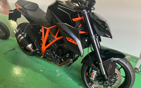 KTM 1290 SUPER DUKE R 2017 V3940