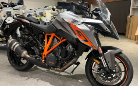 KTM 1290 SUPER DUKE GT 2017 V6940