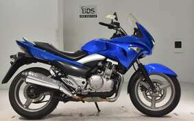 SUZUKI GSR250S