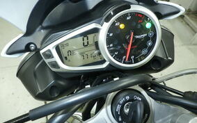 TRIUMPH STREET TRIPLE 85 2013 TL1166