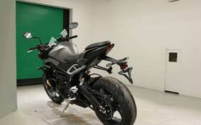 TRIUMPH STREET TRIPLE R 2023