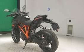 KTM 1290 SUPER DUKE R 2015 V3940