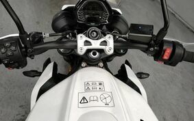 TRIUMPH STREET TRIPLE R HDA60