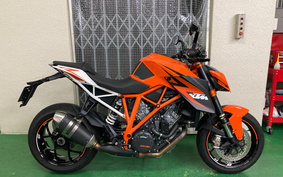 KTM 1290 SUPER DUKE R 2015 V3940