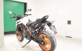 KTM 890 DUKE R 2024