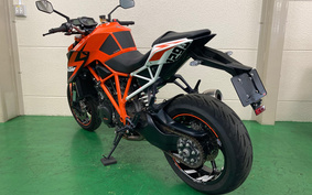 KTM 1290 SUPER DUKE R 2015 V3940