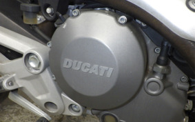 DUCATI MONSTER 696 + 2010