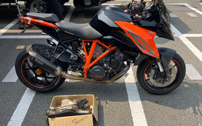 KTM 1290 SUPER DUKE GT 2016 V6940