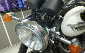 TRIUMPH BONNEVILLE T100 2010