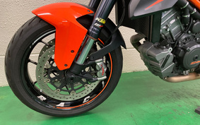 KTM 1290 SUPER DUKE R 2015 V3940