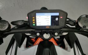 KTM 1290 SUPER DUKE R 2021 V39