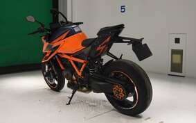 KTM 1290 SUPER DUKE R 2021 V3940