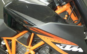 KTM 1290 SUPER DUKE R 2015 V3940