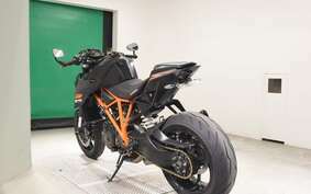 KTM 1290 SUPER DUKE R 2015 V3940