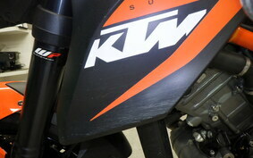 KTM 1290 SUPER DUKE R 2015 V3940