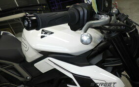 TRIUMPH STREET TRIPLE R 2023