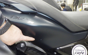 YAMAHA T-MAX 560 T 2022 SJ19J