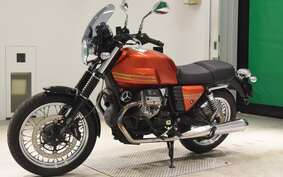 MOTO GUZZI V7 CLASSIC 2013 LWJ0