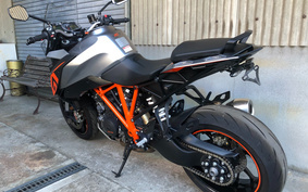 KTM 1290 SUPER DUKE GT 2018 V6940